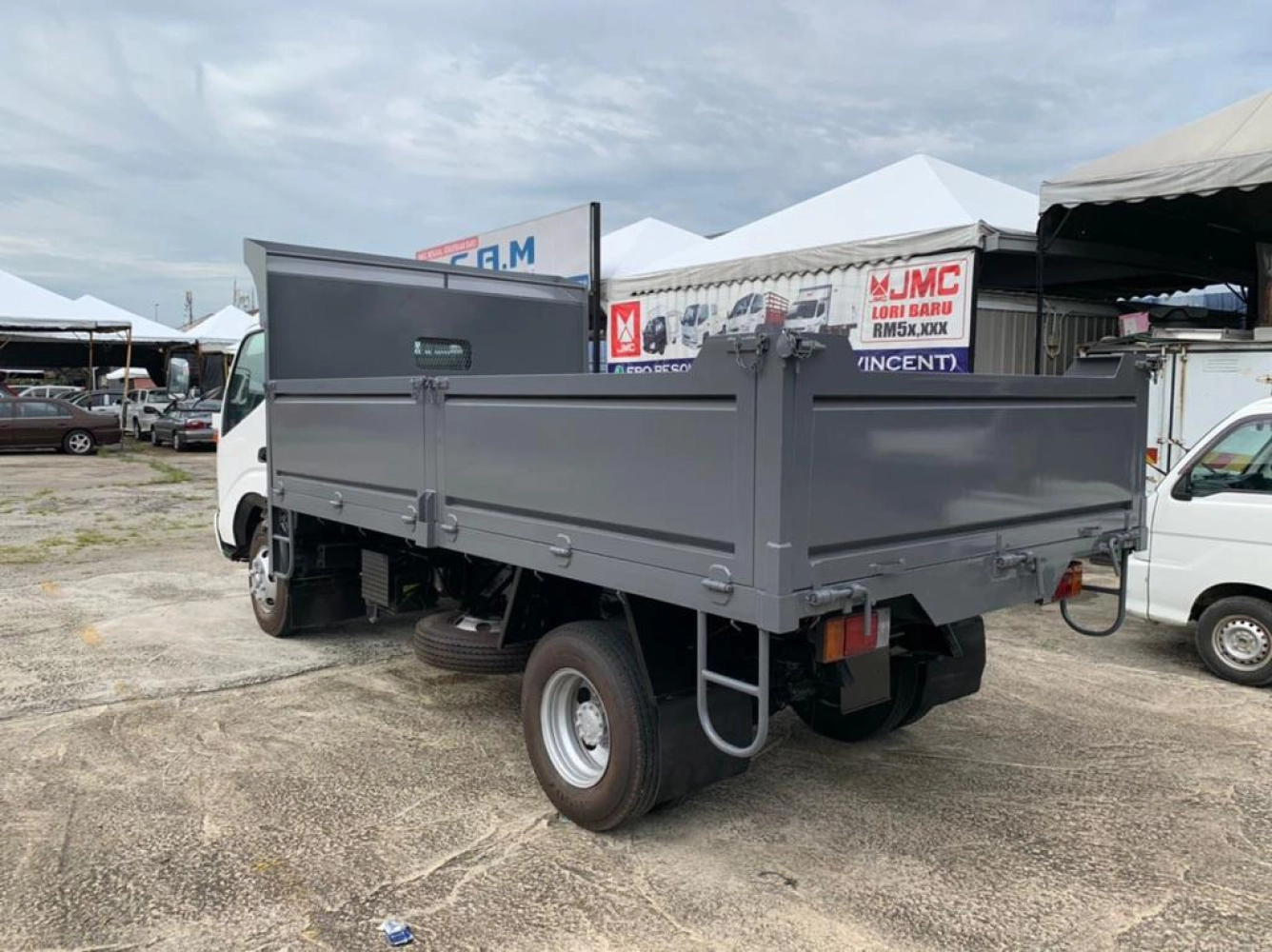 Hino 3 ton, Tipper body