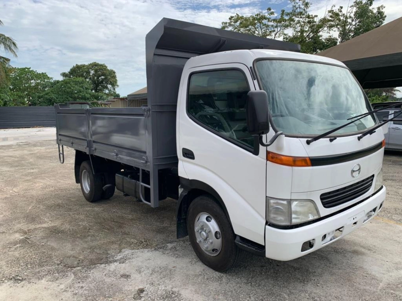 Hino 3 ton, Tipper body