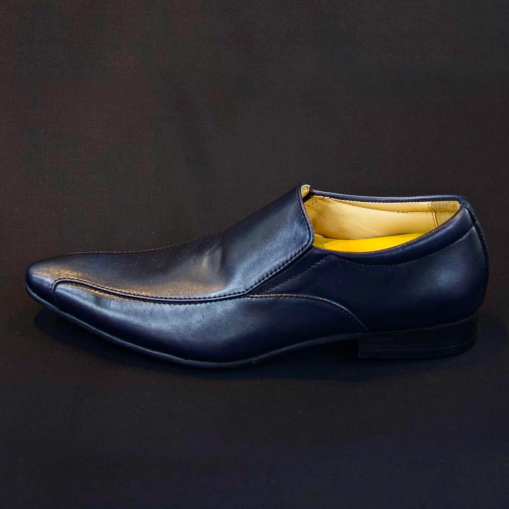 Black loafer leather shoes 