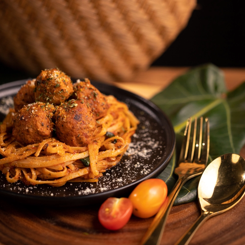 Bolognese Pasta w/ Chicken Meatball