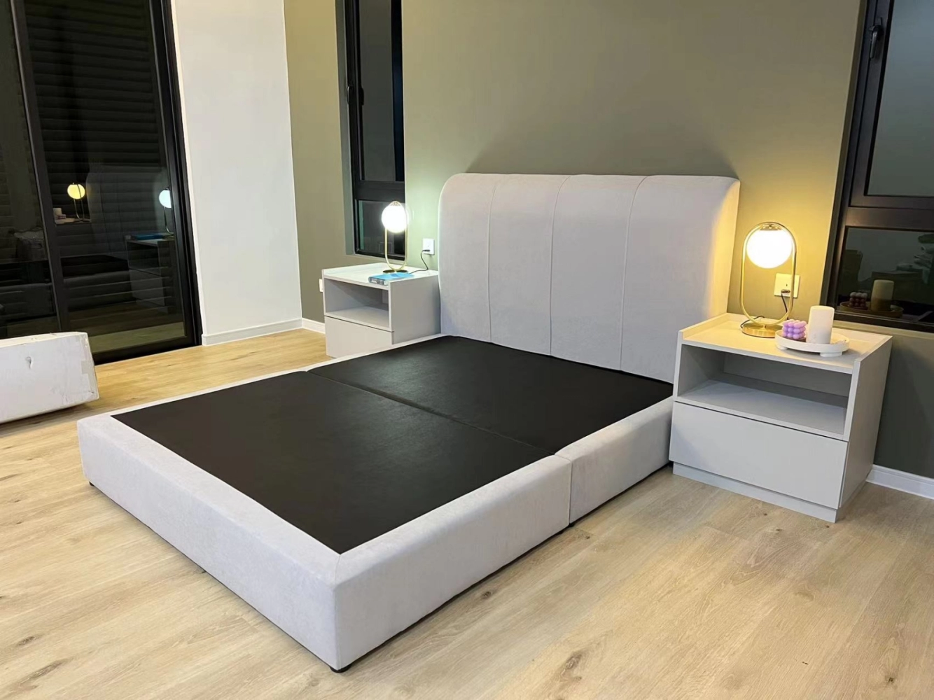 M812 Bedframe