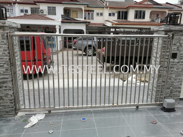 Stainless Steel Sliding Maingate with Small Door Main Gate Kuala Lumpur (KL), Malaysia, Selangor, Cheras Supplier, Installation, Supply, Supplies | TG Steel Design & Engineering