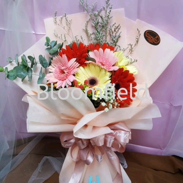 Florence RM100.00 Florence Hand Bouquet Seremban, Negeri Sembilan, Malaysia Supplier, Suppliers, Supply, Supplies | Bloomfield Florist