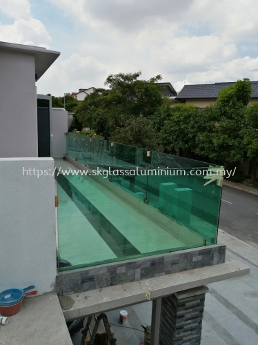 Balcony Glass at Parkland Klang