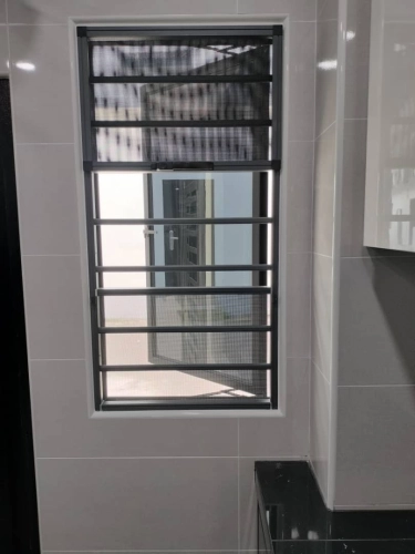 3 Section Aluminium Grille with 0.6mm Stainless Steel Mosquito Wire Mesh Window @ Permas Jaya