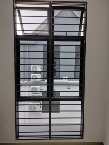 3 Section Aluminium Grille with 0.6mm Stainless Steel Mosquito Wire Mesh Window @ Permas Jaya