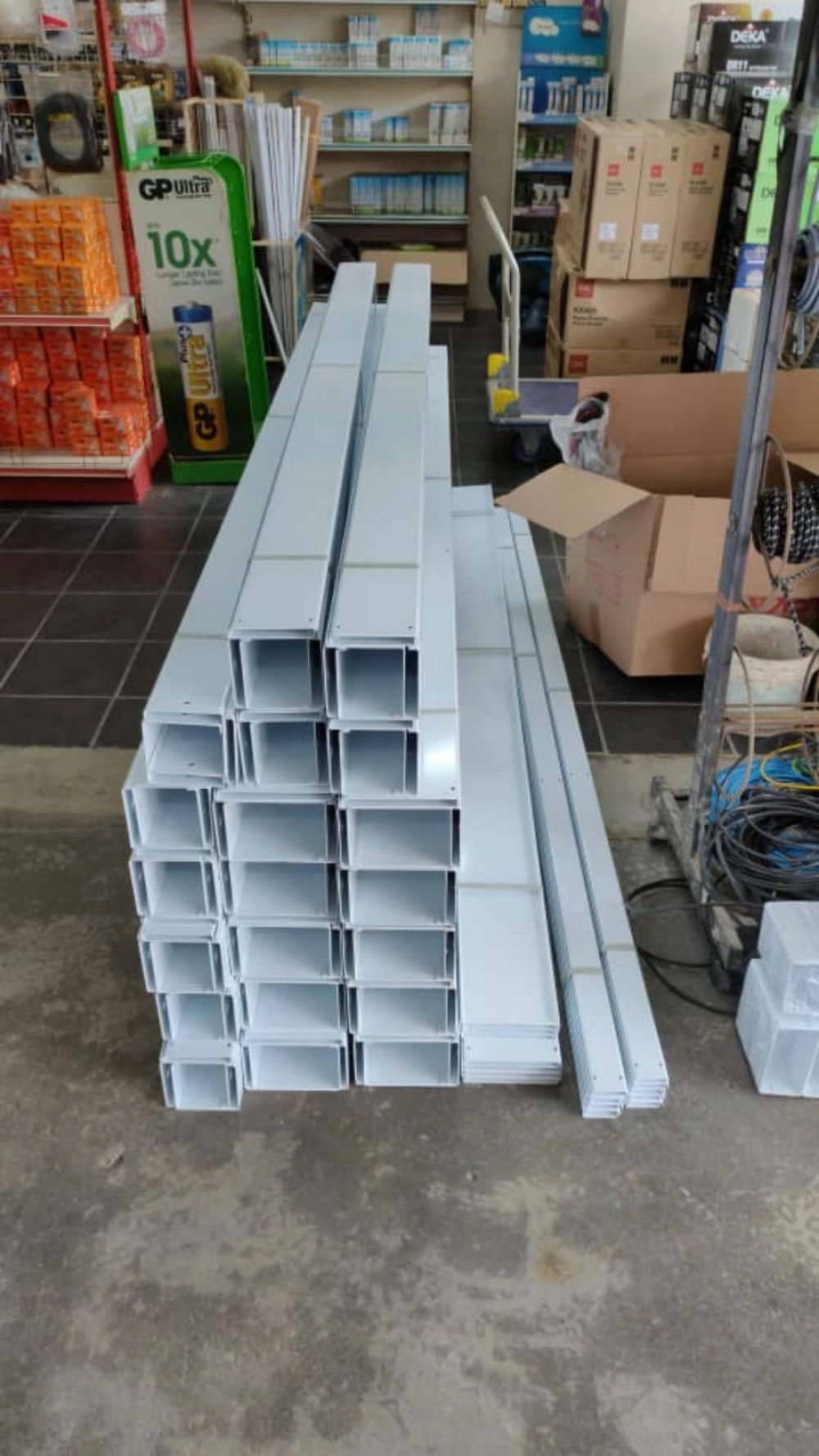 METAL TRUNKING WHITE COLOUR G16 4X4 & 4X6