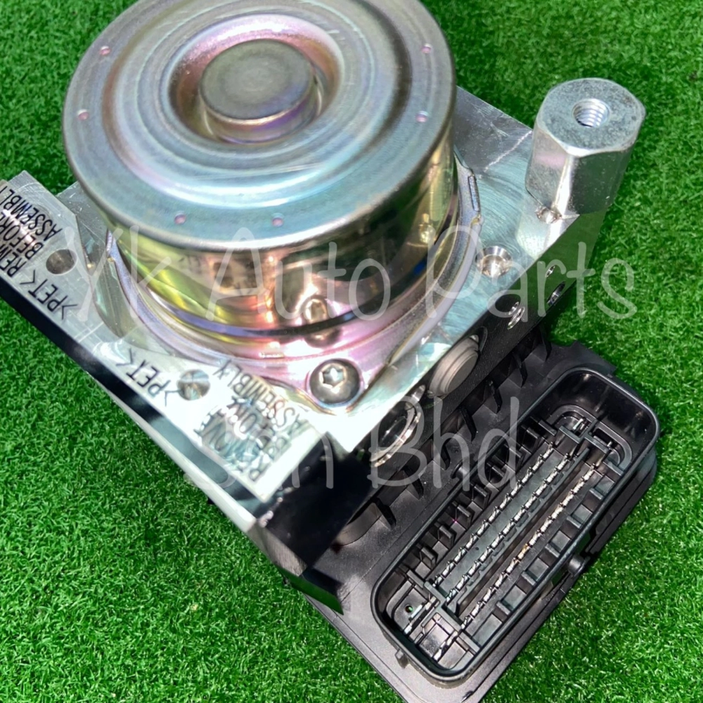 Toyota Innova xKY Abs Pump New -44540-71612