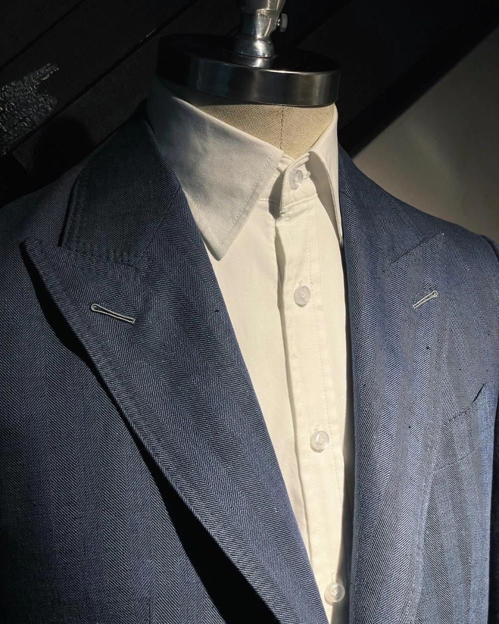 Single Breasted with Wider Peak lapel