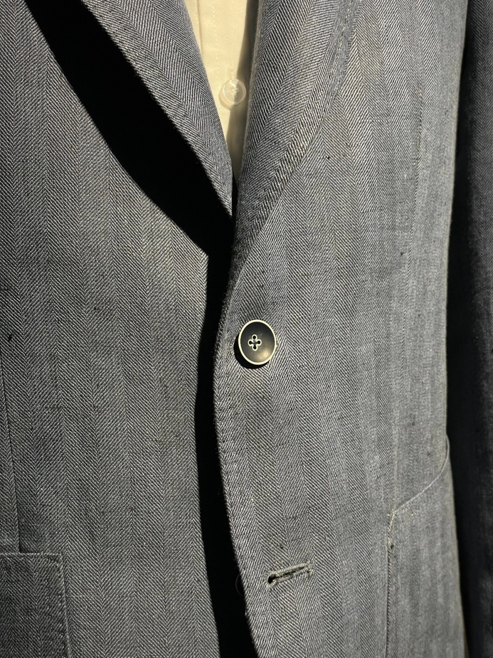 Single Breasted with Wider Peak lapel