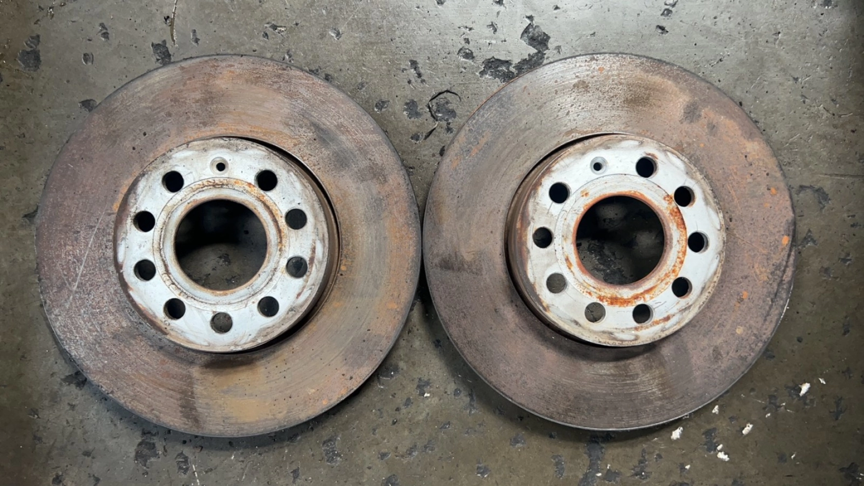 VOLKSWAGEN PASSAT FRONT DISC CALIPER SET