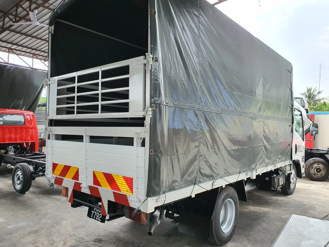 1 Ton Isuzu NLR85 c/w Wooden Cargo & Canvas