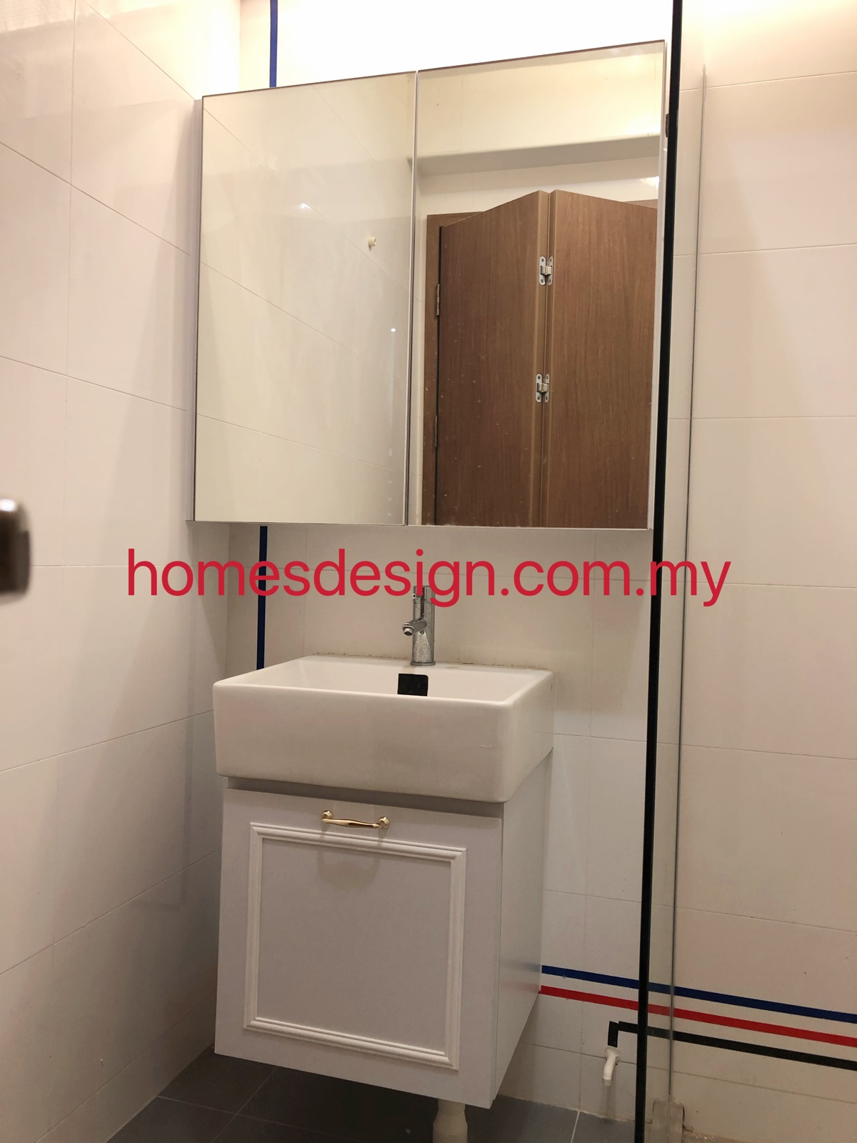 Singapore Toilet Cabinet