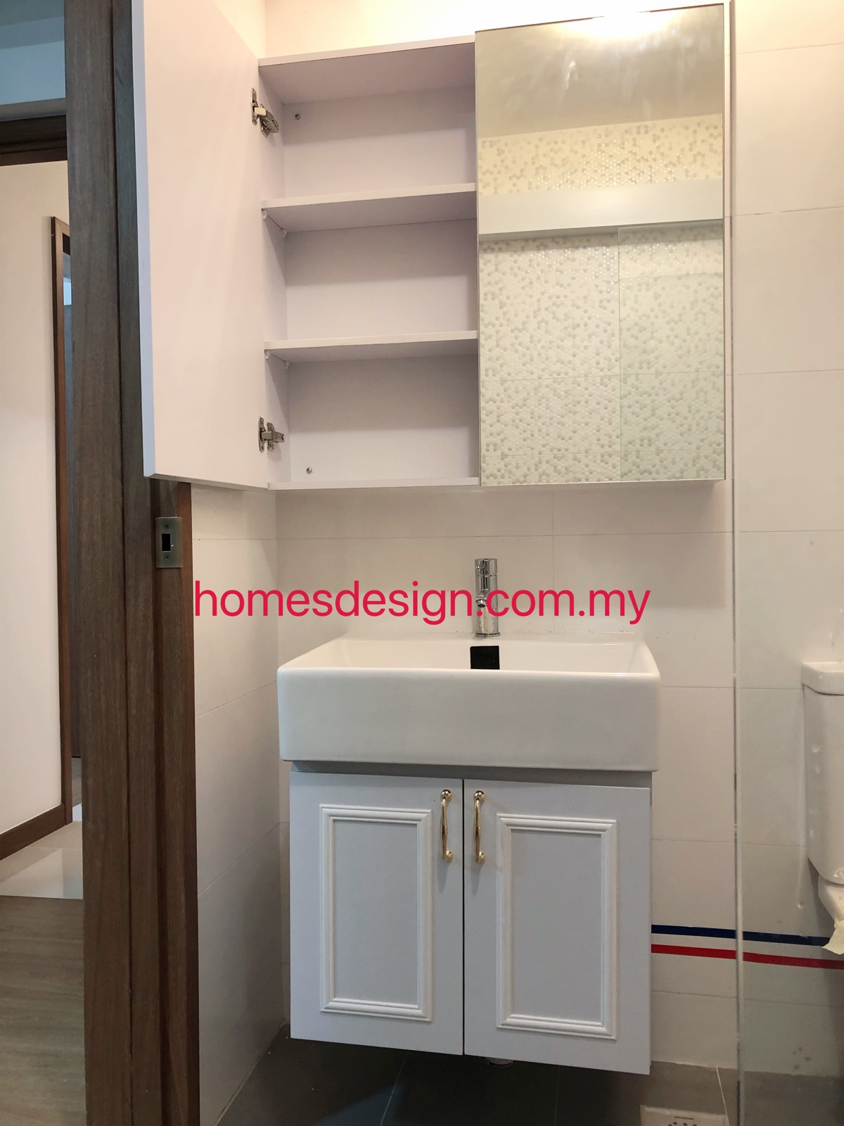 Singapore Toilet Cabinet