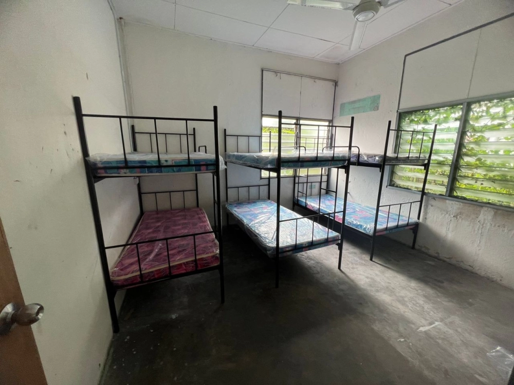 Hostel Single Mattress Tilam Asrama For Construction Site | Bunk Bed Steel Locker Plastic Chair & Plastic Table Ready Stock | Area Simpang Ampat Kulim Ipoh