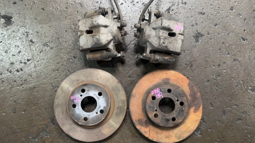 TOYOTA PRIUS ZVW30 FRONT DISC CALIPER SET