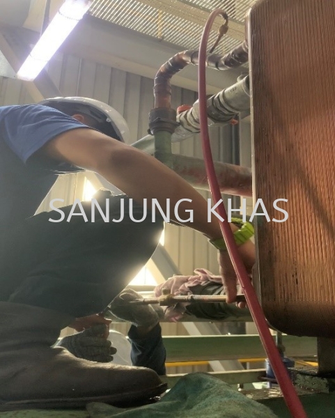 REPLACEMENT 2 UNITS OF BRAZE PLATE HEAT EXCHANGER (PHE) Chiller Repair and Services Selangor, Malaysia, Kuala Lumpur (KL), Shah Alam Repair, Maintenance, Service | Sanjung Khas Sdn Bhd