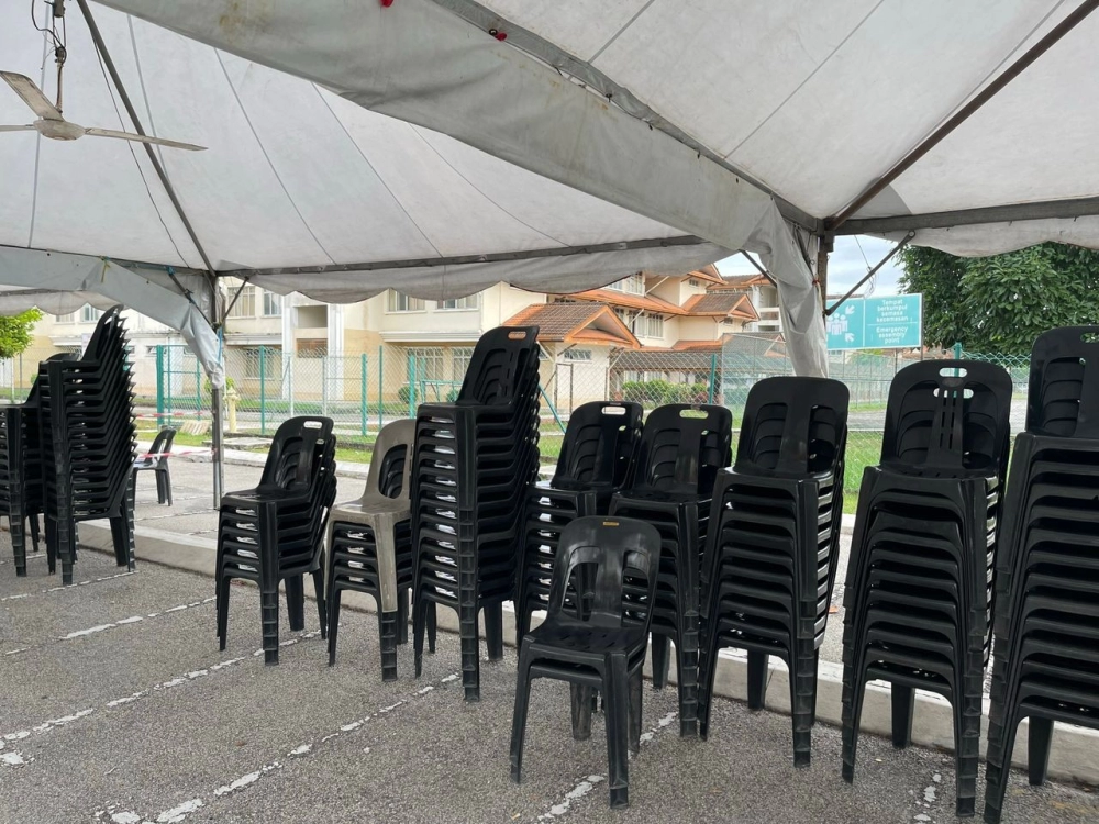 Plastic Chair Ready Stock Cheap Pice Perfect for Ceremony