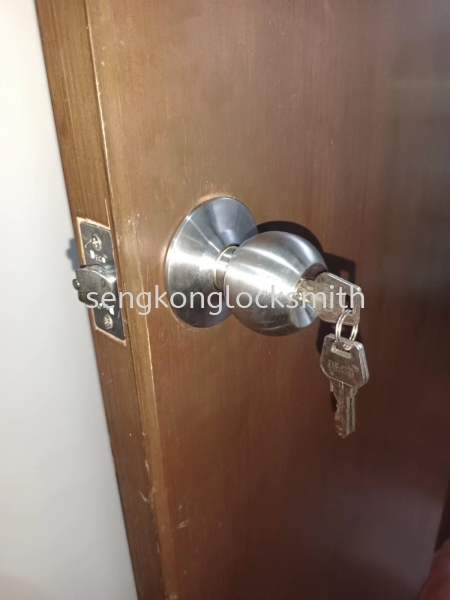 installation door lock  Our Door Service Selangor, Malaysia, Kuala Lumpur (KL), Puchong Supplier, Suppliers, Supply, Supplies | Seng Kong Locksmith Enterprise