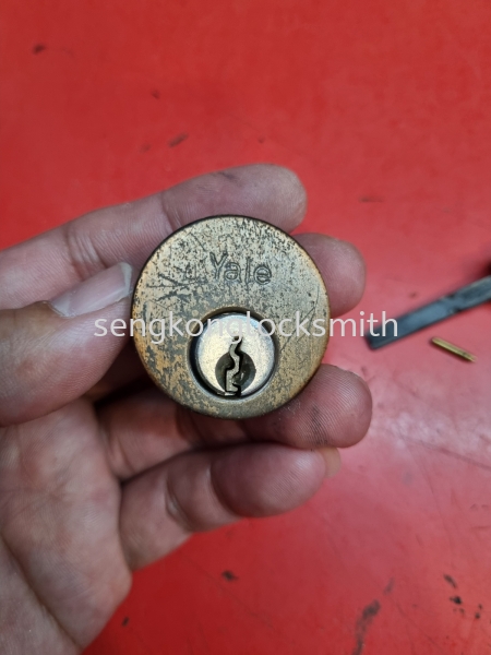 Professional repair of door locks  Repair Lock Selangor, Malaysia, Kuala Lumpur (KL), Puchong Supplier, Suppliers, Supply, Supplies | Seng Kong Locksmith Enterprise