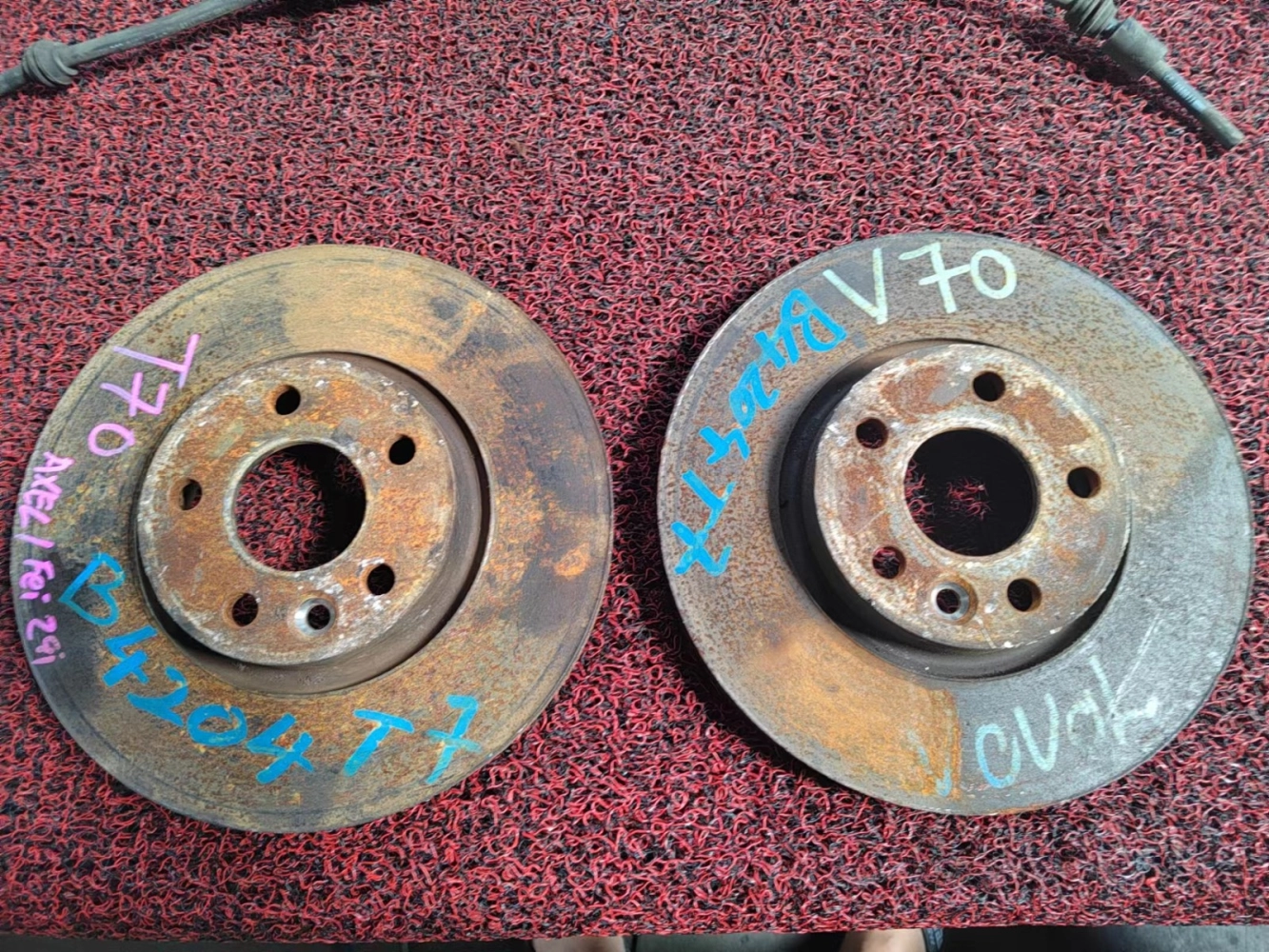 VOLVO V70 B4204T7 FRONT DISC WITH CALIPER SET