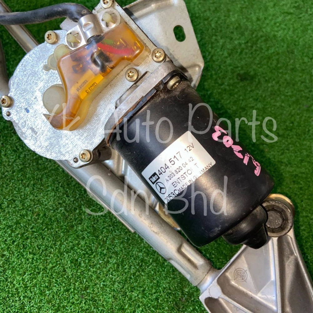 MERCEDES BENZ W203 M271 WIPER MOTOR A 203 820 04 42 USED