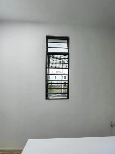 3 Section Aluminium Grille with 0.6mm Stainless Steel Mosquito Wire Window @ Jalan Perjiranan, Bandar Dato Onn