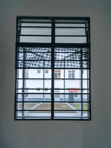 3 Section Aluminium Grille with 0.6mm Stainless Steel Mosquito Wire Window @ Jalan Perjiranan, Bandar Dato Onn