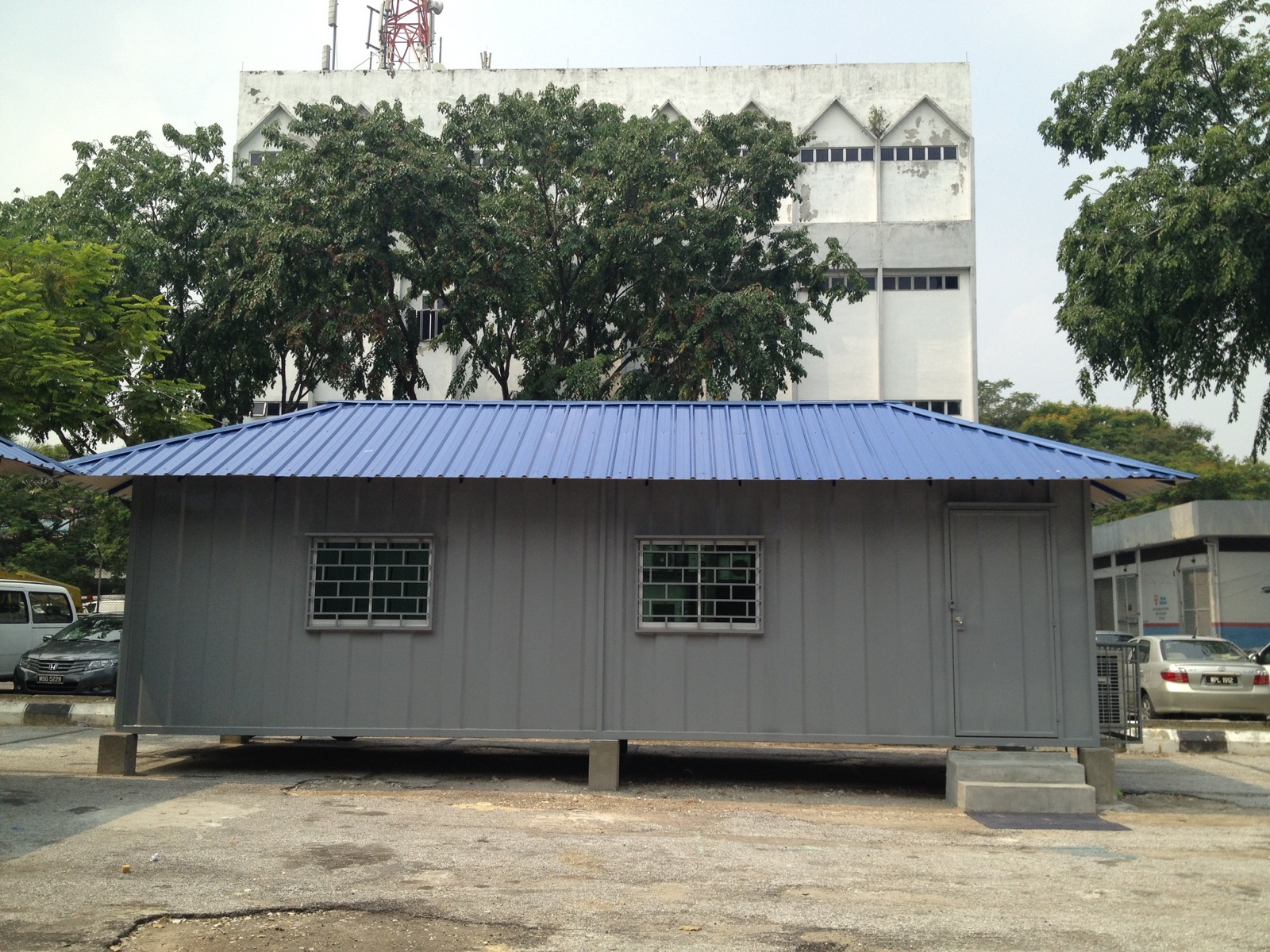 30’x10’ Steel Office Cabin With Roofing 