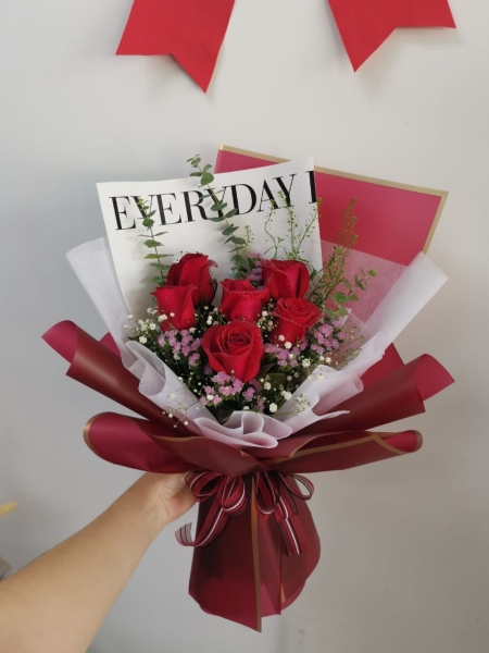 FRESH FLOWER ( 5 RED FLOWER ) Flower Bouquet Bouquet Kedah, Malaysia, Sungai Petani Supplier, Suppliers, Supply, Supplies | U PLAS ENTERPRISE