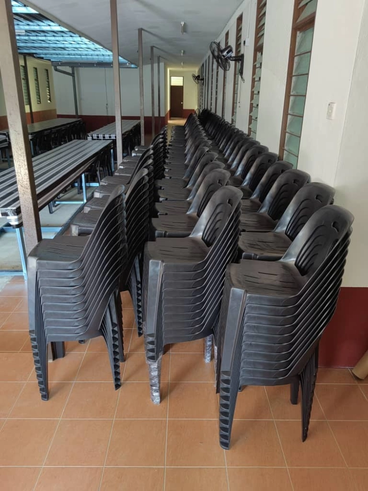 Black Plastic Chair | Kerusi Plastik deliver to PLKN 