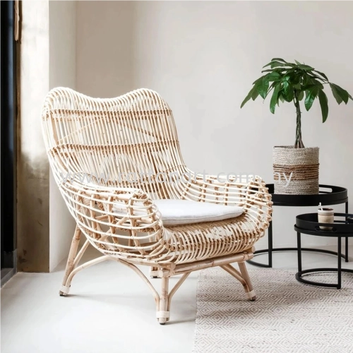 RATTAN LOUNGE CHAIR