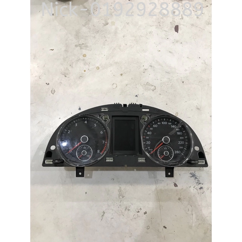 VOLKSWAGEN PASSAT B7 SPEEDO METER