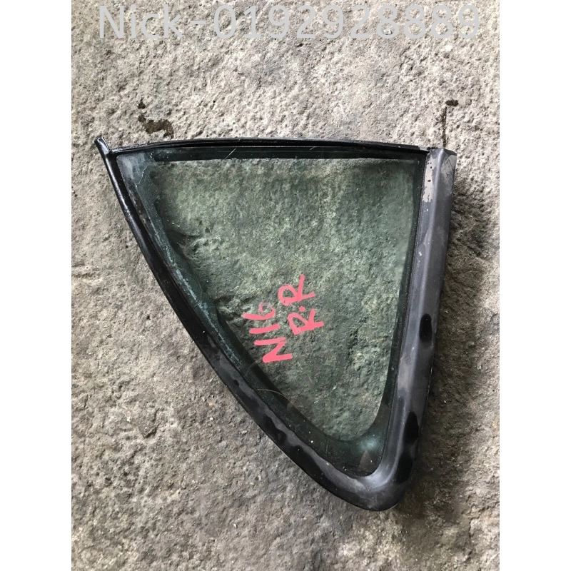 NISSAN SENTRA N16 REAR TRIANGLE WINDOW GLASS ( RRH )