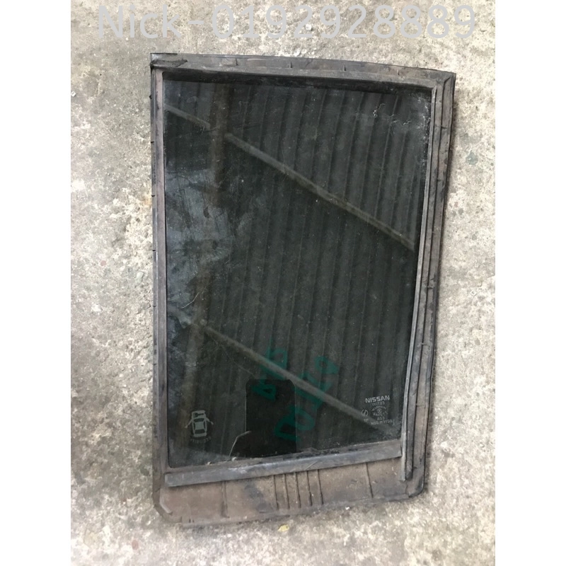 NISSAN LATIO HATCHBACK REAR TRIANGLE GLASS ( RRH )