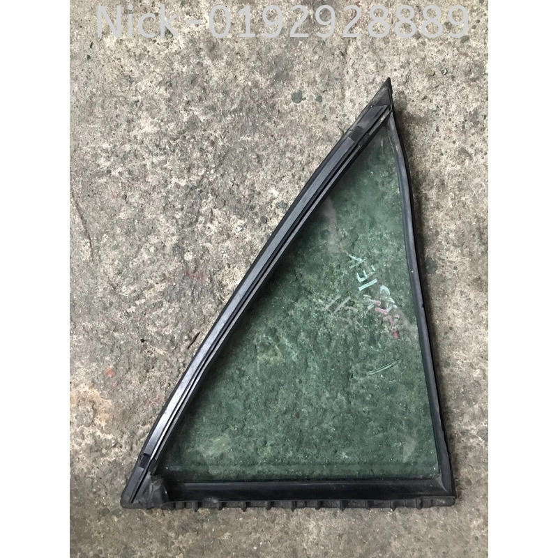 TOYOTA HARRIER OLD MODEL REAR TRIANGLE GLASS ( RLH )