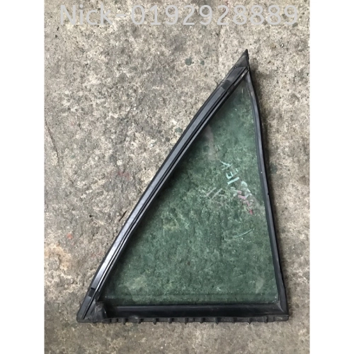 TOYOTA HARRIER OLD MODEL REAR TRIANGLE GLASS ( RRH )