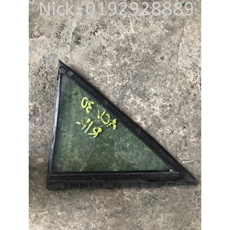 TOYOTA CAMRY ACV30 REAR TRIANGLE GLASS ( RRH )