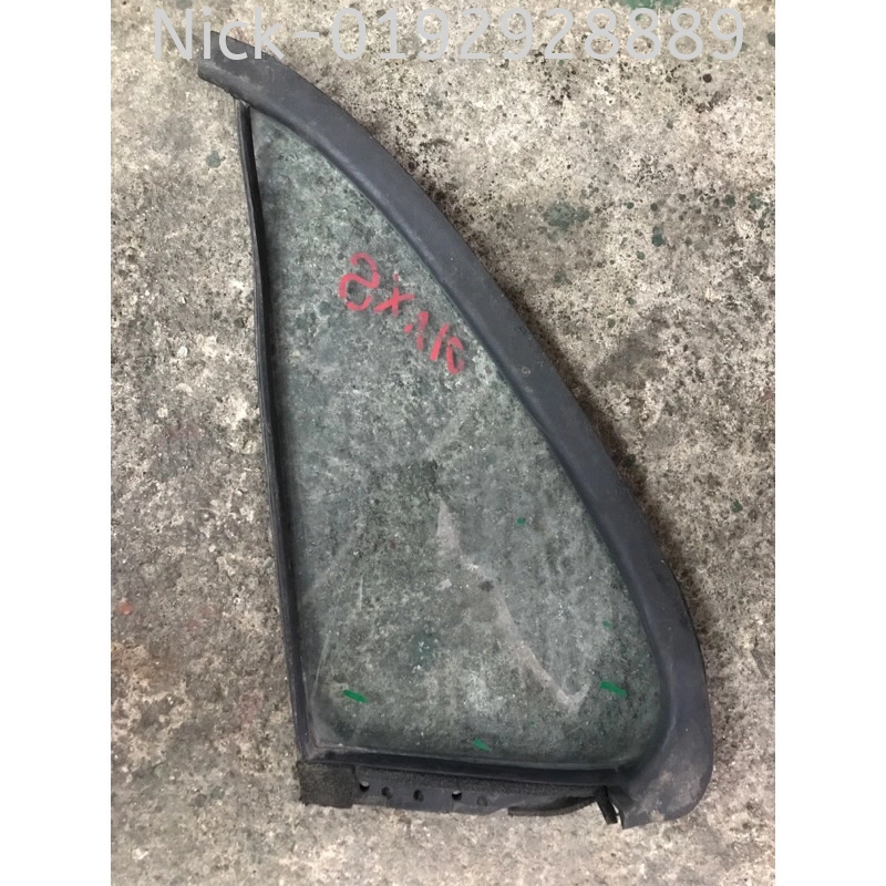 TOYOTA CAMRY SXV10 REAR TRIANGLE GLASS ( RRH )