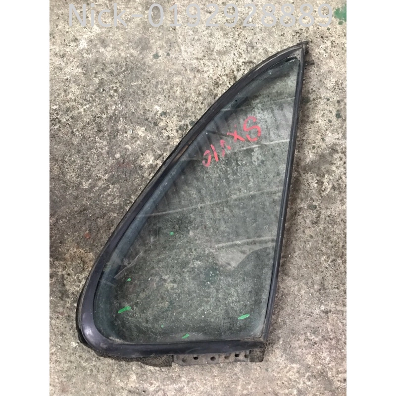 TOYOTA CAMRY SXV10 REAR TRIANGLE GLASS ( RRH )