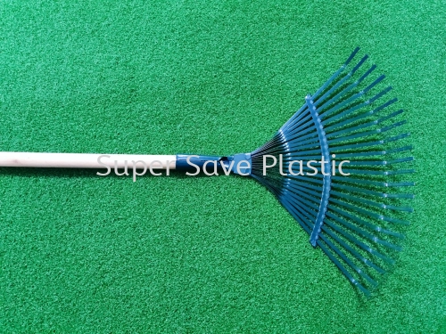 IRON GARDEN RAKE W/4FT HANDLE