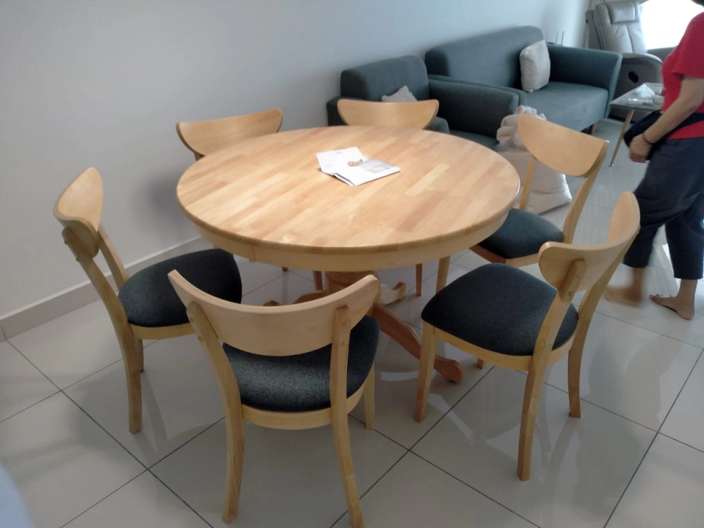 Wooden Round Dining Table | Wooden Dining Chair Suitable Dining Set For Cafe Furniture Area Penang Kedah Sungai Petani Lunas Ipoh Perak | Cafe Furniture Penang