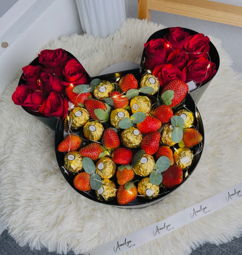 Mickey Black Box with Ferrero rocher & strawberries 