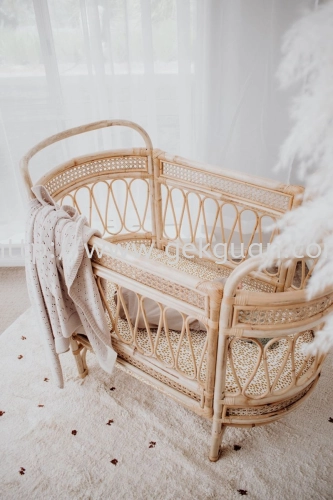 RBB 024 - RATTAN BABY BED