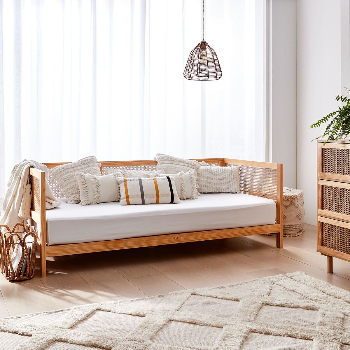RDB 020 - RATTAN SLEEPING BED