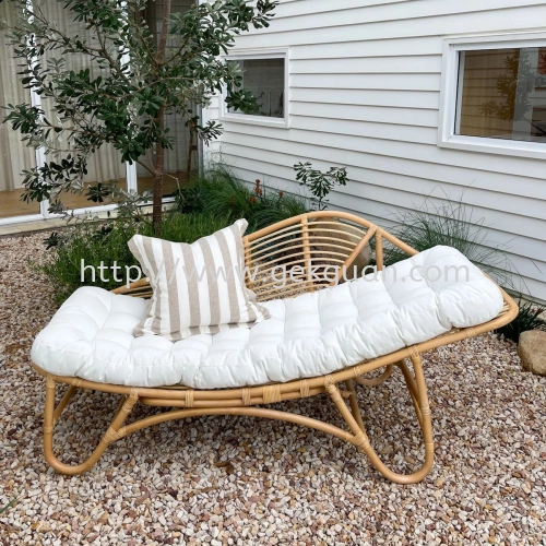 RDB 049 - RATTAN SLEEPING BED