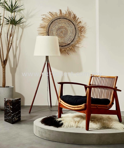 RATTAN LOUNGE CHAIR