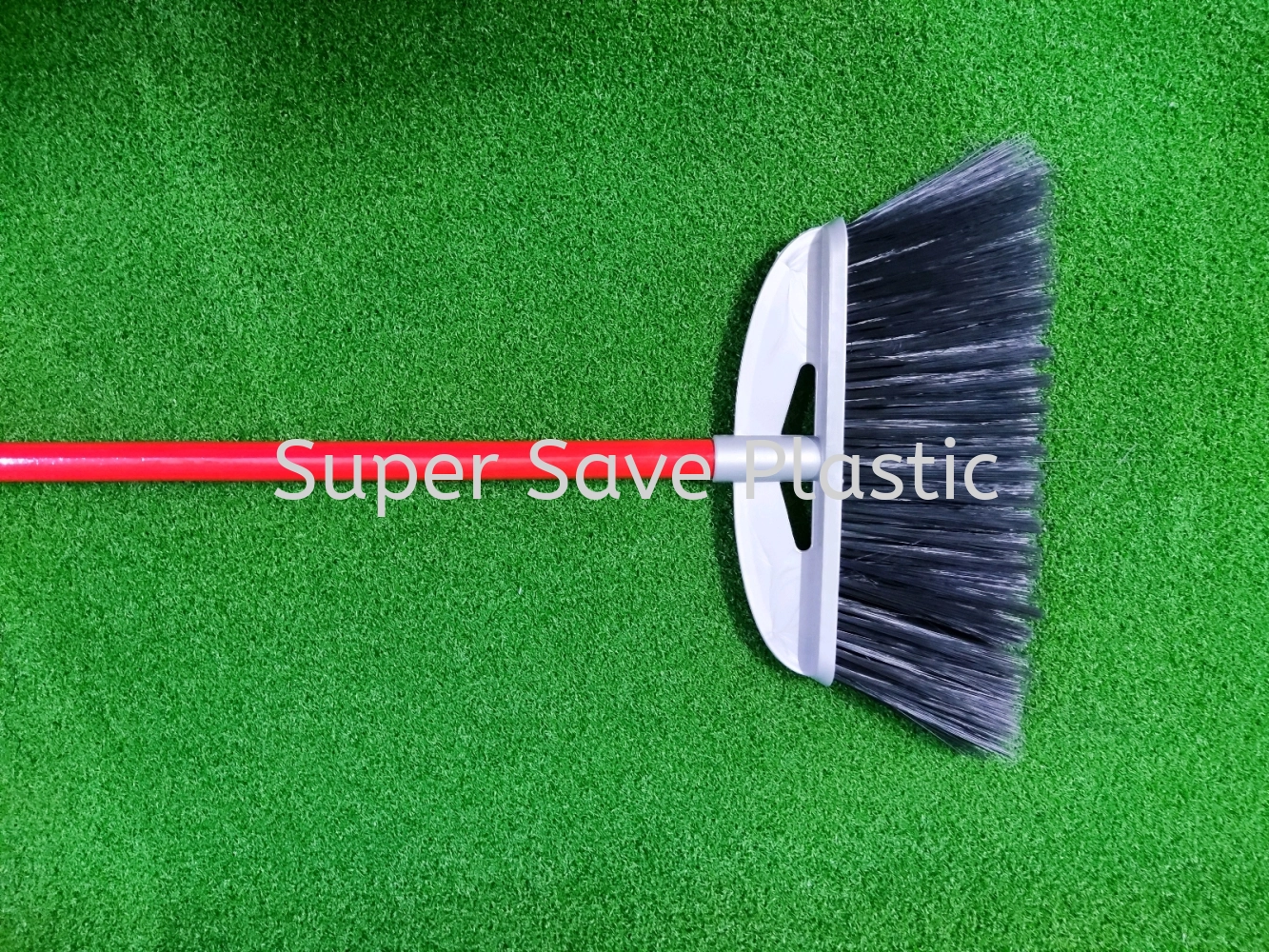 XB2017 PLASTIC BROOM W 4FT WOODEN HANDLE