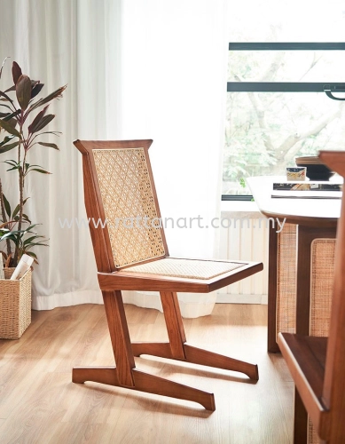 WOODEN DINING CHAIR