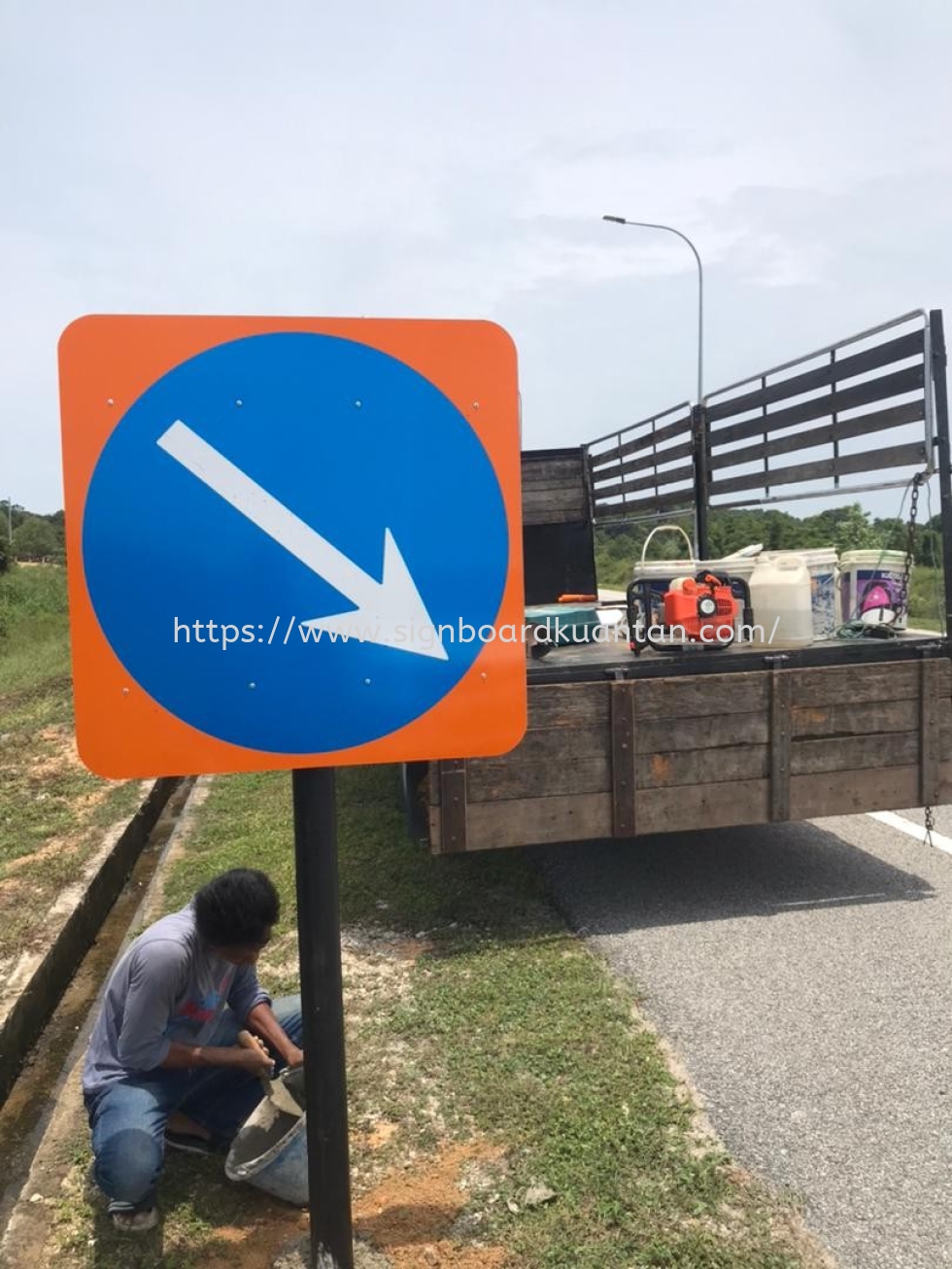 JKR ROAD STAND SIGNAGE SIGNBOARD AT KUANTAN PAHANG MALAYSIA 